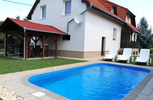 Balatonkeresztur Apartamento | Villa Lili Apartments