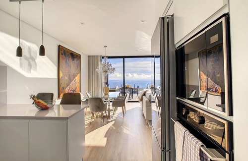 Arco da Calheta Casa | Villa Lilian - Three Bedroom House, Sleeps 6