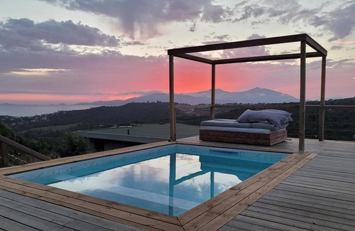 Albitreccia Villa | Villa 'Liliekaena' con vistas al mar, Wi-Fi y aire acondicionado