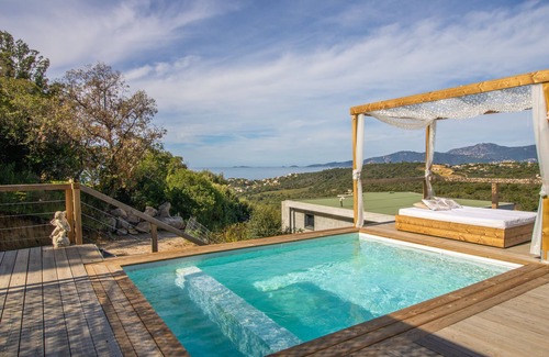 Albitreccia Villa | Villa 'Liliekaena' con vistas al mar, Wi-Fi y aire acondicionado