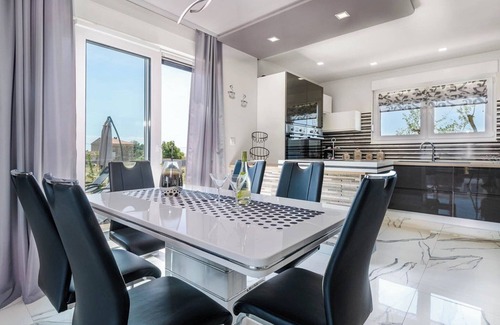 Galizana Casa | Villa Lily - Piscina privada, hermoso jardín