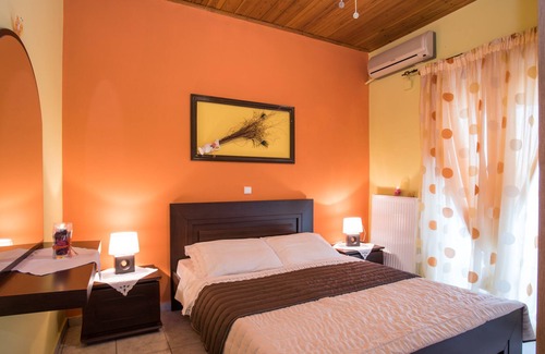 Pantokratoras Casa | Villa Lina es una hermosa casa de vacaciones ubicada en el pueblo de Pantokratoras
