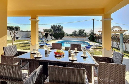Albufeira Chalet De Esquí | VILLA LINDA PALACE