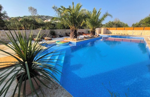 Murter Apartamento | Villa Lojena, cozy studio near the beach in delightful Murter