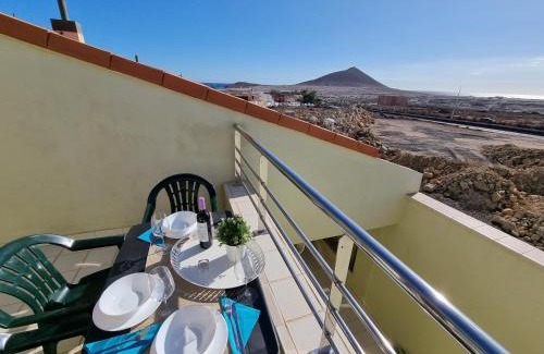 El Medano Casa | Villa Los Vientos only 100m to the surf beach, terrace, balcony, sea view, wifi