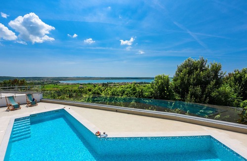Razanac Villa | Villa Lubey