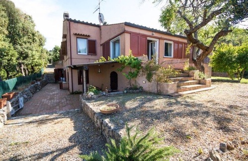 Monte Argentario Villa | Villa Luce con vistas panorámicas y jardín.