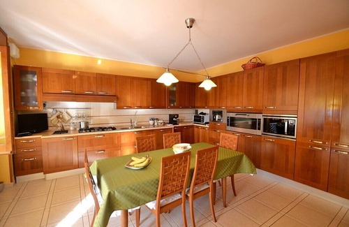 Santa Maria di Castellabate Villa | Villa Ludovica: Un apartamento elegante y acogedor que forma parte de una villa situada en una colina.