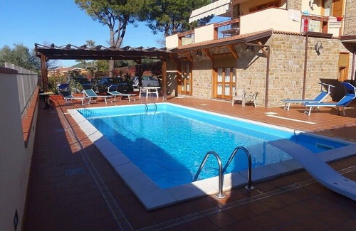 Santa Maria di Castellabate Villa | Villa Ludovica: Un apartamento elegante y acogedor que forma parte de una villa situada en una colina.