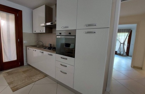 Poggio dei Pini Casa | Villa Luigi: Alloggi Indipendenti in Villa con Parcheggio e Giardino