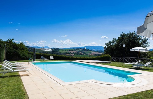 Rupoli Apartamento | Villa Luisa, 4 apartamentos con piscina en Orciano, 20 minutos de la costa del Adriático - APP. a Furbo