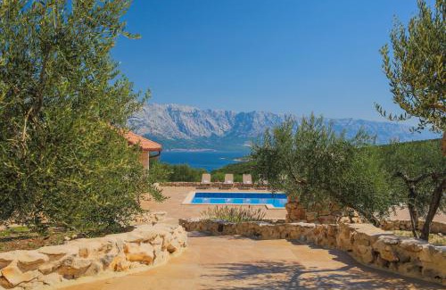 Pucisca Villa | Villa Luisa für bis zu 8 Personen mit Pool, Klima, Grill, Tischtennis, Boccia