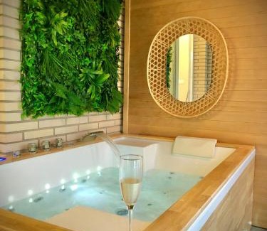 Miami Platja Villa | Villa lujosa con spa, piscina y sala de juegos PRIVADOS