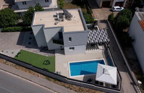 Brodarica Villa | Villa Lumaka Sun - Amazing Home In Brodarica with 4 Bedrooms, Wifi, Outdoor Swimming Pool and Heated Swimming Pool