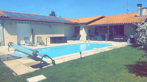Audenge Casa | Villa lumineuse, logement et jardin et piscine privatifs, TV connectée