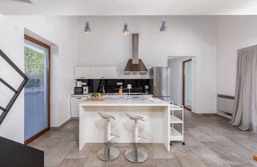 Sveti Petar u Sumi Villa | Villa Luna Bianca - Villa de construcción moderna con piscina privada y banera de hidromasaje