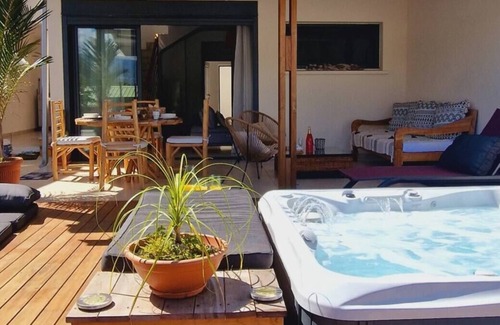 Centre Ville Otro | Villa Luxe & Spa Un Bijou de Confort Près de Saint-pierre, Parfait Pour 6 Pers
