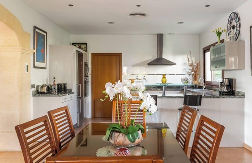 Sol de Mallorca Villa | Villa 'Luxurious Villa Sol de Mallorca' con vistas a la montaña, piscina y Wi-Fi