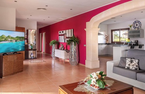 Sol de Mallorca Villa | Villa 'Luxurious Villa Sol de Mallorca' con vistas a la montaña, piscina y Wi-Fi