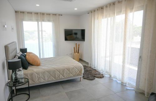 Vale Navio Villa | Villa Luz 37 - Jacuzzi Terrace & Swimming Pool