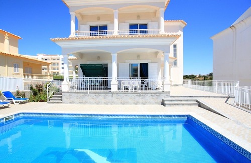 Montechoro Villa | Villa Luz con piscina en Albufeira