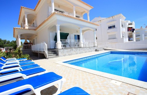 Montechoro Villa | Villa Luz con piscina en Albufeira