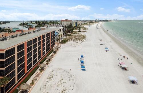 Madeira Beach Casa | Villa Madeira by Travel Resort Services