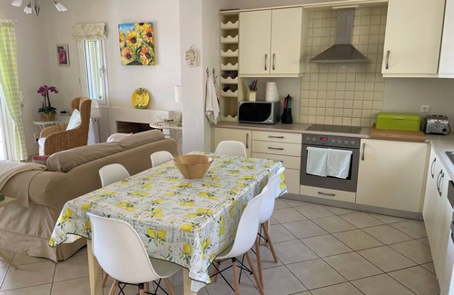 Mousata Villa | Villa Familia con piscina privada, el mar y las montañas, WiFi
