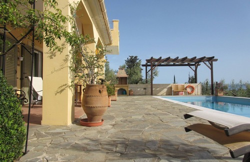 Mousata Villa | Villa Familia con piscina privada, el mar y las montañas, WiFi