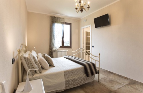 Sassari Cama Y Desayuno | Villa Malvasio Pool and Jacuzzi Room Sassari