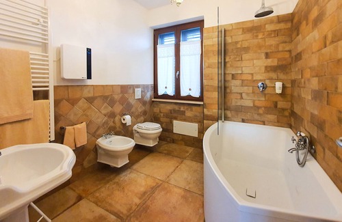 Sassari Cama Y Desayuno | Villa Malvasio Pool and Jacuzzi Room Sassari
