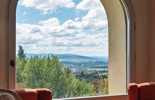Siena Villa | Villa Mami: A Tuscan Retreat of Elegance and Charm