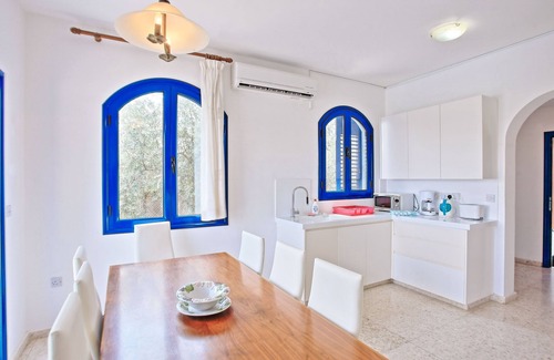 Prodromi Villa | Villa Mandalarosa, Latchi: una villa con capacidad para 8 personas en 3 habitaciones