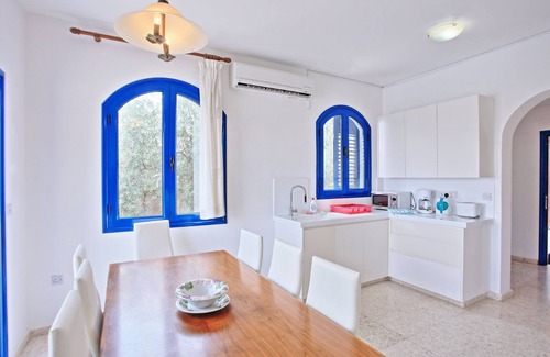 Prodromi Villa | Villa Mandola Rosa: elegantemente decoradas, vistas al mar, piscina, aire acondicionado