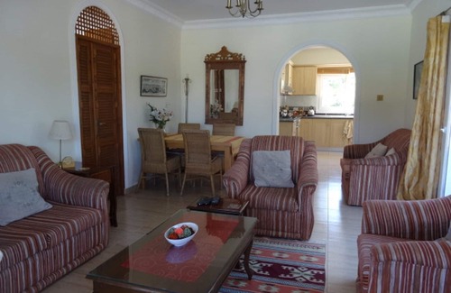 Edremit Villa | Villa Manolya con vistas al mar ya la montaña + piscina, jardín y buena vecindad