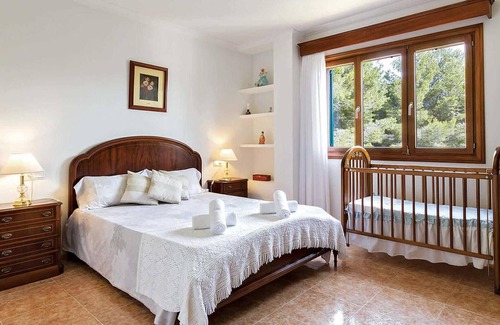 Marina Manresa Casa | Villa Manresa is located near the Alcudia suburb of Malpas and is within walking distance of two bea