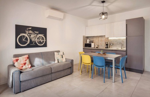 Cisano Apartamento | Villa Manzoni APTO 1, Villa Manzoni APT 1 - appartamento in villa con piscina