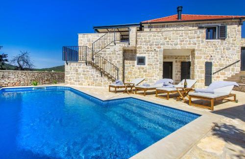Vinisce Villa | Villa Mare Heated Pool Stunning Sea View Cozy Luxury