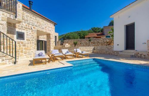 Vinisce Villa | Villa Mare Heated Pool Stunning Sea View Cozy Luxury