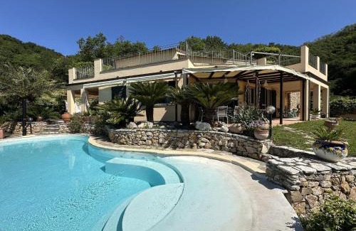 Lerici Villa | Villa Mareluna Stylish Waterfront Villa with Pool Near Sandy Beaches
