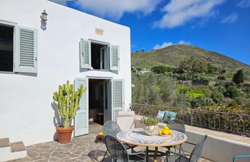 Pianoconte Apartamento | Villa Margot - Authentic sea view countryside villa