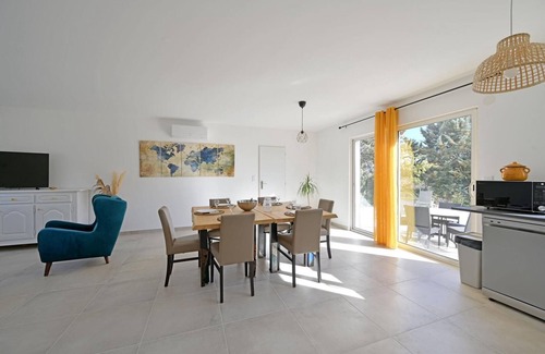 Mormoiron Villa | Villa MARIA with swimming pool - Air conditioning - Wi-Fi - Parking