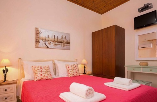 Agios Gordios Villa | Villa Marietta 3 minutes walking from the beach