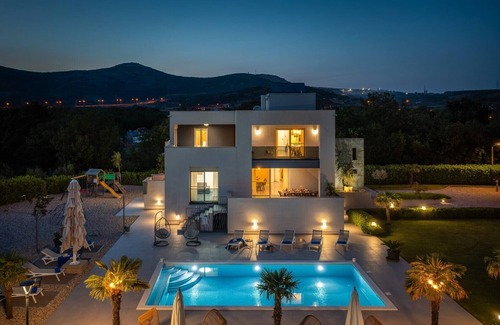 Dugopolje Villa | Villa Marijeta, 5 star villa with heated pool