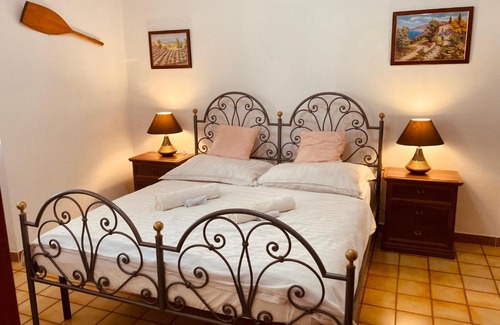 La Ciaccia Apartamento | Villa Marina - 100m from sea Apartment with pergola