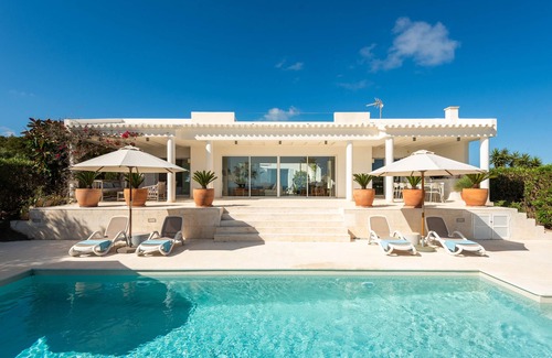 Sant Lluis Villa | Villa 'Mariposa' con vistas al mar, Wi-Fi y aire acondicionado