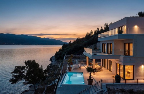 Viganj Villa | Villa Maris-Viganj, 10m sea, infinity pool, sauna