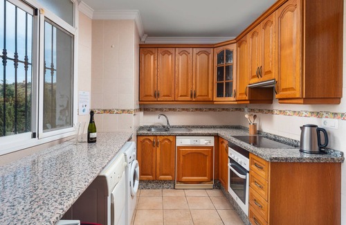 Canillas de Aceituno Villa | Villa 'Marylou' con vistas a la montaña, Wi-Fi y aire acondicionado