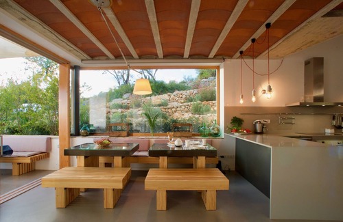Sant Pere de Ribes Villa | Villa Masia Capdet: Villa en los viñedos, 14 personas y a 10 minutos de Sitges