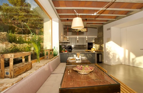 Sant Pere de Ribes Villa | Villa Masia Capdet: Villa en los viñedos, 14 personas y a 10 minutos de Sitges